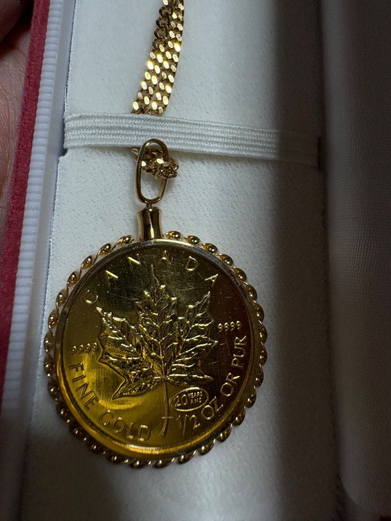 メープルリーフ金貨　1/2oz（金・貴金属）の商品画像 - 査定依頼日：2026年2月20日 - 最高査定価格：460,000円