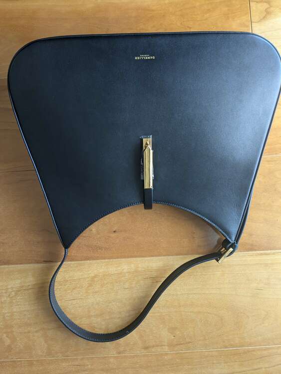 Demellier The Large Tokyo（ブランドバッグ）の商品画像 - 査定依頼日：2024年12月22日 - 最高査定価格：10,000円