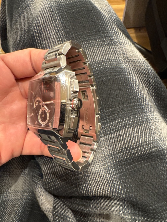 タグホイヤー モナコ CAL2110-0 RMV070（高級時計）の商品画像 - 査定依頼日：2026年1月22日 - 最高査定価格：450,000円