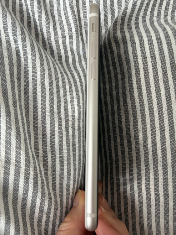 iPhone SE (第 3 世代) 64GB Softbank（スマホ）の商品画像 - 査定依頼日：2026年3月15日 - 最高査定価格：20,000円