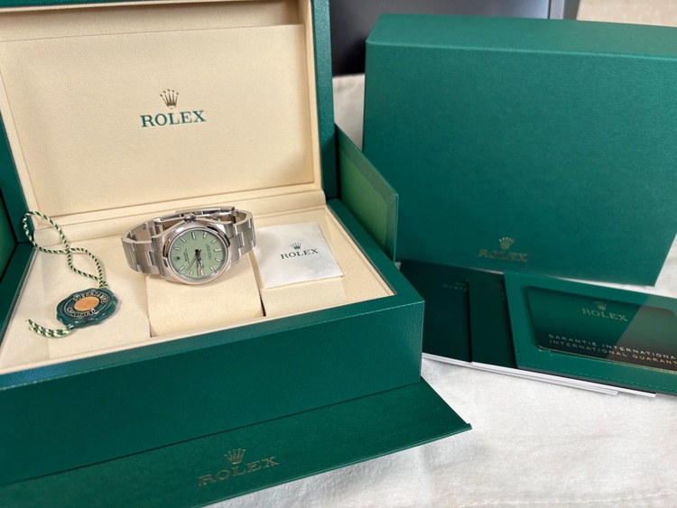 オイスターパーペチュアル31ピスタチオ（高級時計）の商品画像 - 査定依頼日：2026年4月12日 - 最高査定価格：100,000円