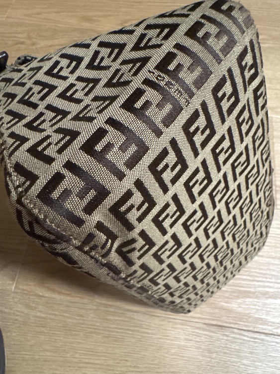 フェンディ  （ブランドバッグ）の商品画像 - 査定依頼日：2025年9月30日 - 最高査定価格：77,000円