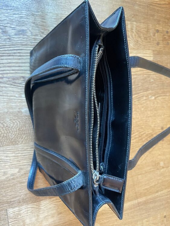 プラダ  （ブランドバッグ）の商品画像 - 査定依頼日：2025年1月8日 - 最高査定価格：8,000円