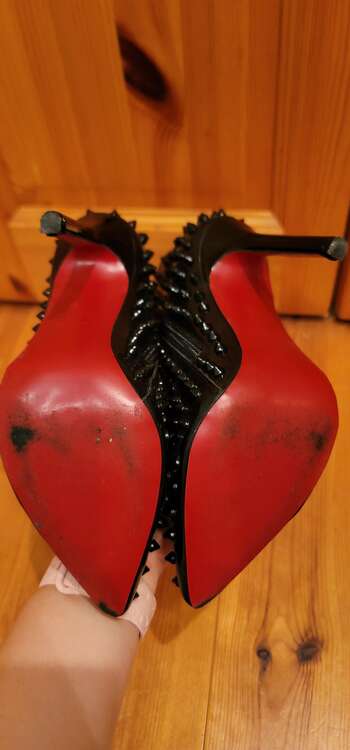 Christian Louboutin　スタッズショートブーツ（ブランド財布・小物）の商品画像 - 査定依頼日：2024年8月5日