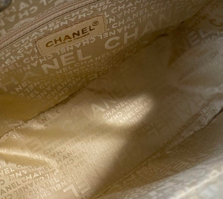 チョコバーショルダーバック　ベージュ　ラムスキン（ブランドバッグ）の商品画像 - 査定依頼日：2025年7月30日 - 最高査定価格：63,000円