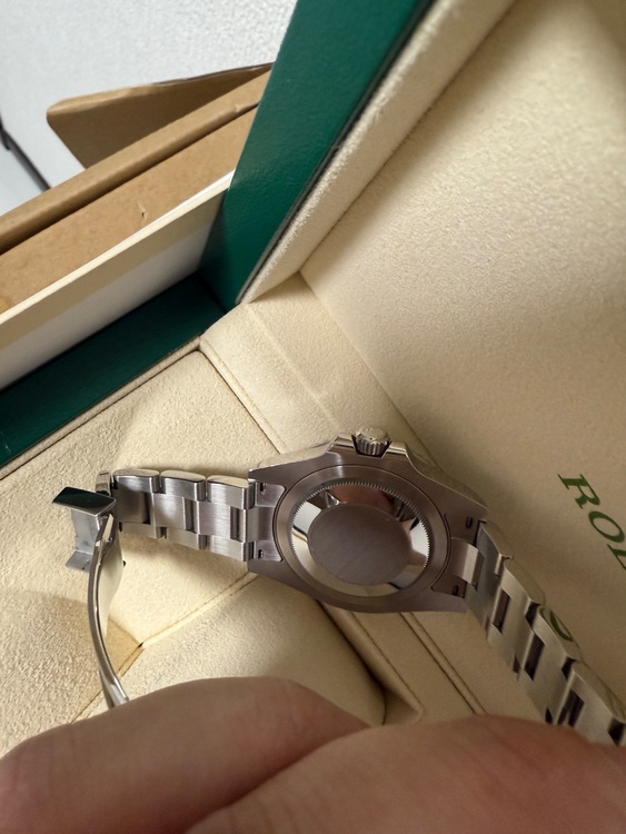 ロレックス GMTマスター 126710blr（高級時計）の商品画像 - 査定依頼日：2025年6月9日 - 最高査定価格：2,880,000円