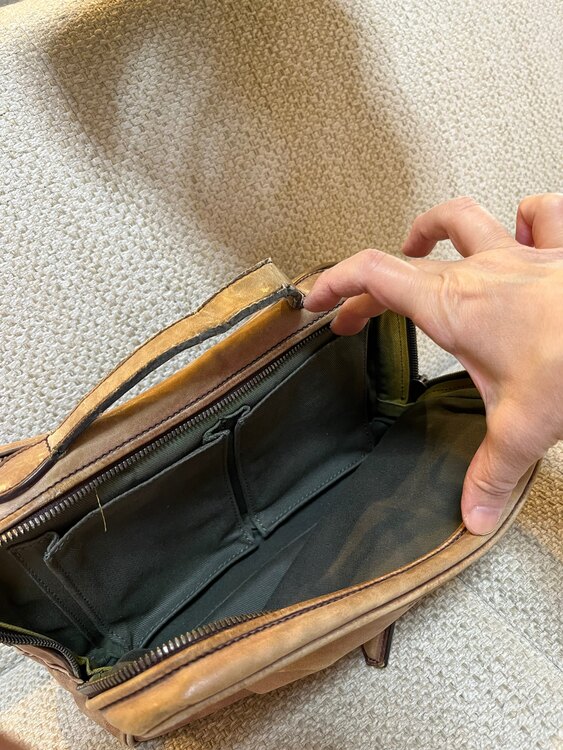 ベルルッティ　セカンドバッグ（ブランドバッグ）の商品画像 - 査定依頼日：2025年1月4日 - 最高査定価格：12,000円