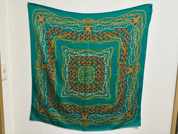 スカーフ大判 チェーン柄（古着・ファッション）の商品画像 - 査定依頼日：2026年2月1日 - 最高査定価格：7,000円