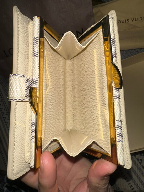 ルイヴィトン ポルトフォイユ・ヴィエノワイニシャル入り（ブランド財布・小物）の商品画像 - 査定依頼日：2025年4月30日 - 最高査定価格：8,000円