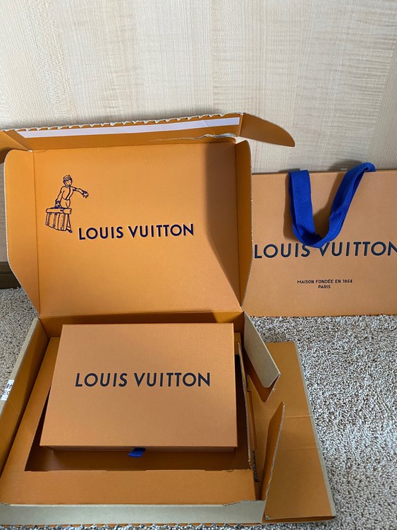 iPhoneバンパードーフィーヌ13pro（ブランドバッグ）の商品画像 - 査定依頼日：2022年9月28日