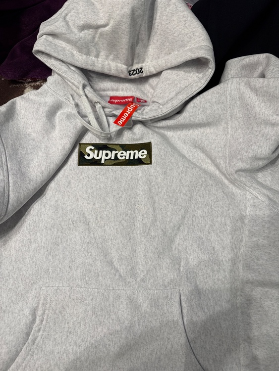 グレーパーカー2023年モデル（古着・ファッション）の商品画像 - 査定依頼日：2025年12月11日 - 最高査定価格：32,000円