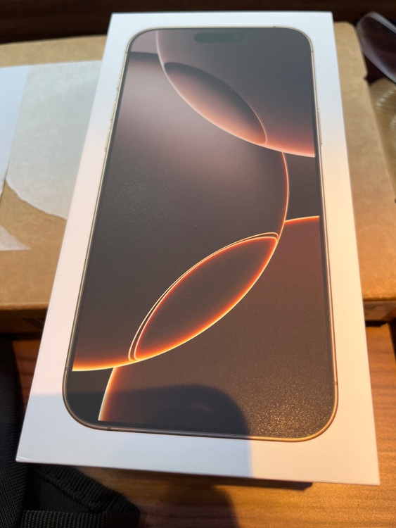 Iphone16 pro max titanium 512Gb（スマホ）の商品画像 - 査定依頼日：2025年7月5日 - 最高査定価格：185,000円