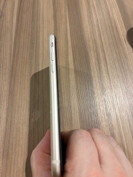 iPhone iPhone SE (第 3 世代) 64GB SIMフリー（スマホ）の商品画像 - 査定依頼日：2026年7月15日 - 最高査定価格：20,000円