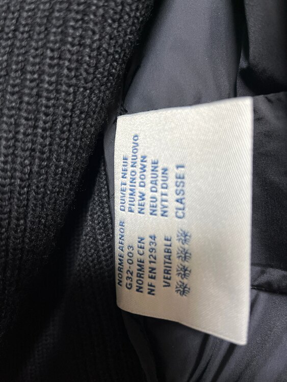 フロントダウン フード フルジップ ニット（古着・ファッション）の商品画像 - 査定依頼日：2025年1月25日 - 最高査定価格：40,000円