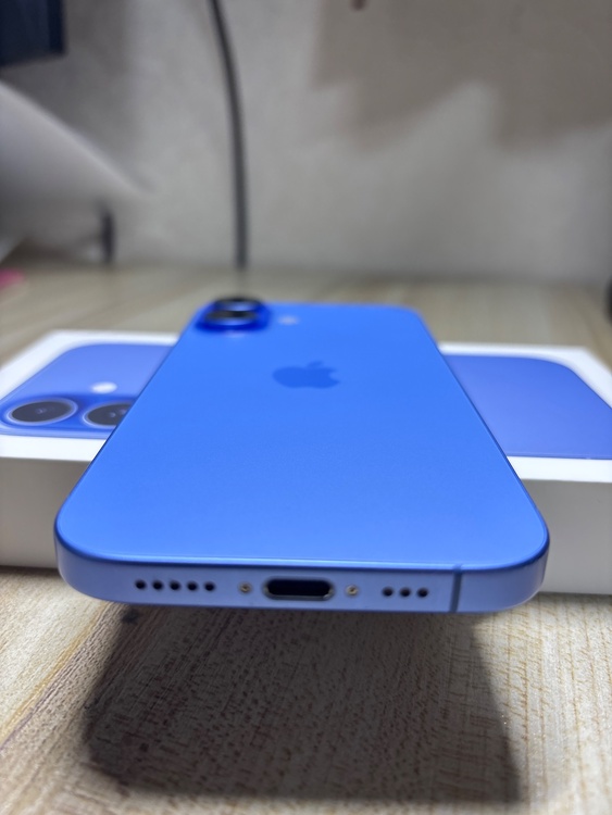 iPhone 16 128GB docomo（スマホ）の商品画像 - 査定依頼日：2026年4月1日 - 最高査定価格：80,000円