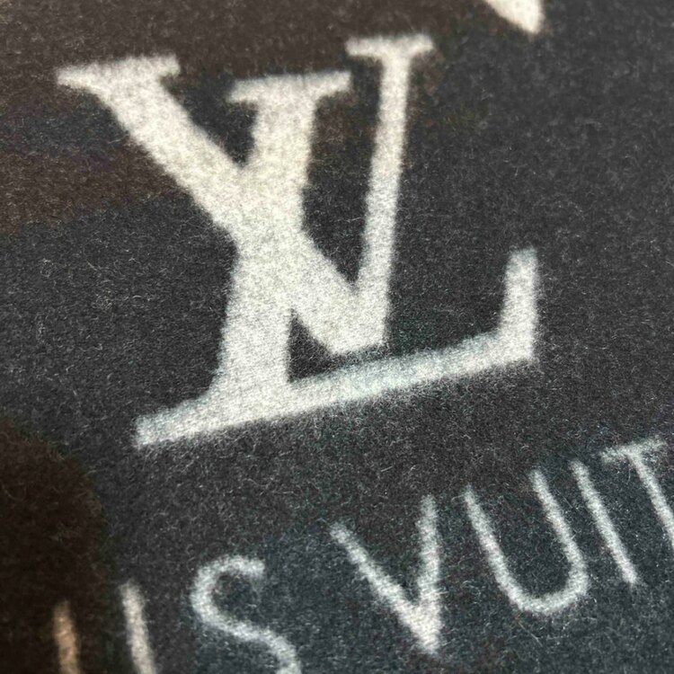 ルイヴィトン　マフラー　M71040（古着・ファッション）の商品画像 - 査定依頼日：2025年2月10日 - 最高査定価格：22,000円