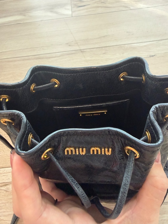 巾着ショルダーバッグ（ブランドバッグ）の商品画像 - 査定依頼日：2026年2月15日 - 最高査定価格：42,000円