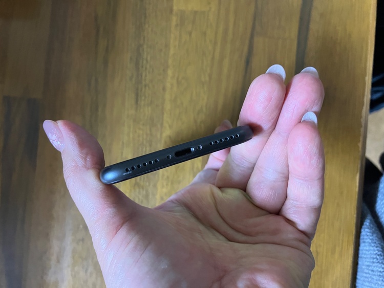 iPhone8（スマホ）の商品画像 - 査定依頼日：2026年3月7日 - 最高査定価格：6,000円