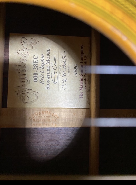 ①Martin OOO-28EC Eric Clapton Signature （ピアノ・楽器・PA機材）の商品画像 - 査定依頼日：2026年3月30日 - 最高査定価格：330,000円