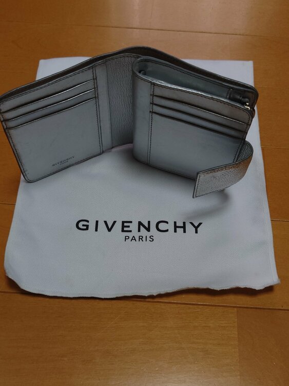 財布二つ折り（ブランド財布・小物）の商品画像 - 査定依頼日：2026年4月21日 - 最高査定価格：3,000円
