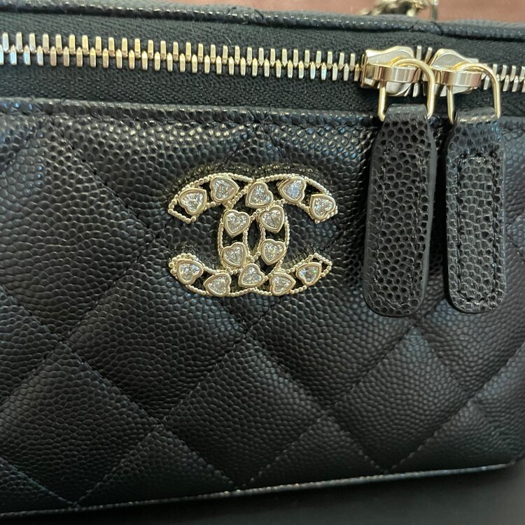 CHANEL 25P マトラッセ バニティバッグ キャビアスキン 黒（ブランドバッグ）の商品画像 - 査定依頼日：2025年4月13日 - 最高査定価格：400,000円