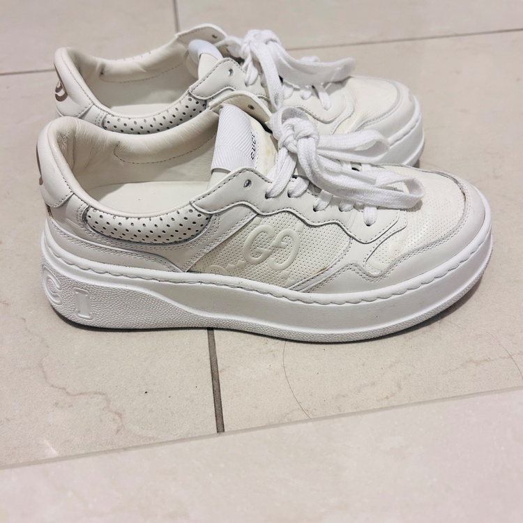 スニーカー（古着・ファッション）の商品画像 - 査定依頼日：2026年3月1日 - 最高査定価格：10,000円