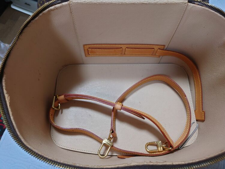 ヴァニティ（ブランドバッグ）の商品画像 - 査定依頼日：2025年8月20日 - 最高査定価格：60,000円