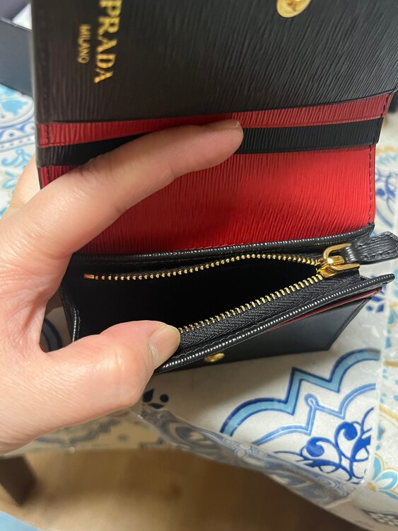 プラダ　財布（ブランド財布・小物）の商品画像 - 査定依頼日：2025年1月28日 - 最高査定価格：30,000円