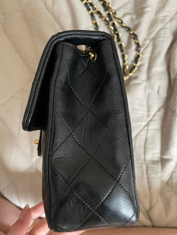 ミニマトラッセラムスキンチェーンショルダーバッグ（ブランドバッグ）の商品画像 - 査定依頼日：2022年9月5日 - 最高査定価格：240,000円