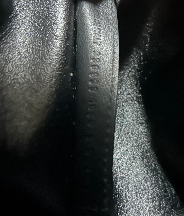 トートバッグ　エブリデイS ネイビーカバス(レザー)（ブランドバッグ）の商品画像 - 査定依頼日：2025年8月18日 - 最高査定価格：10,000円