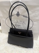 プラダ  （ブランドバッグ）の商品画像 - 査定依頼日：2026年1月20日 - 最高査定価格：250,000円
