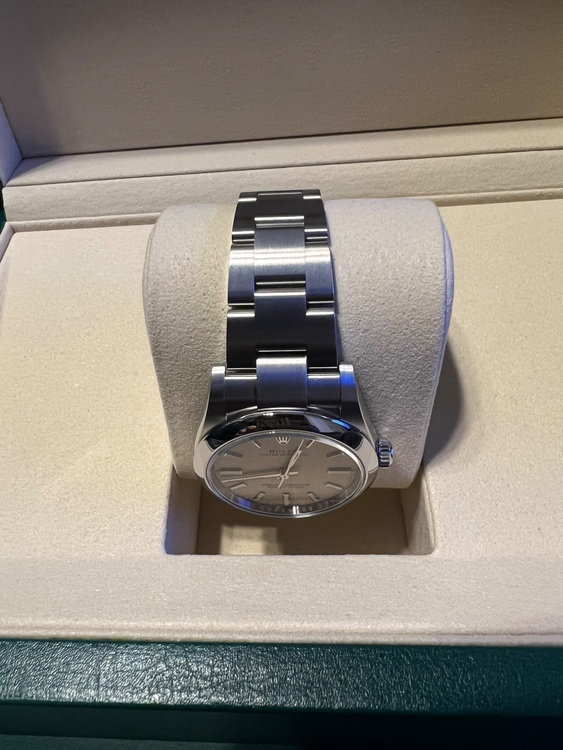 ロレックス パーペチュアル 124200 べーしん（高級時計）の商品画像 - 査定依頼日：2026年1月26日 - 最高査定価格：1,450,000円