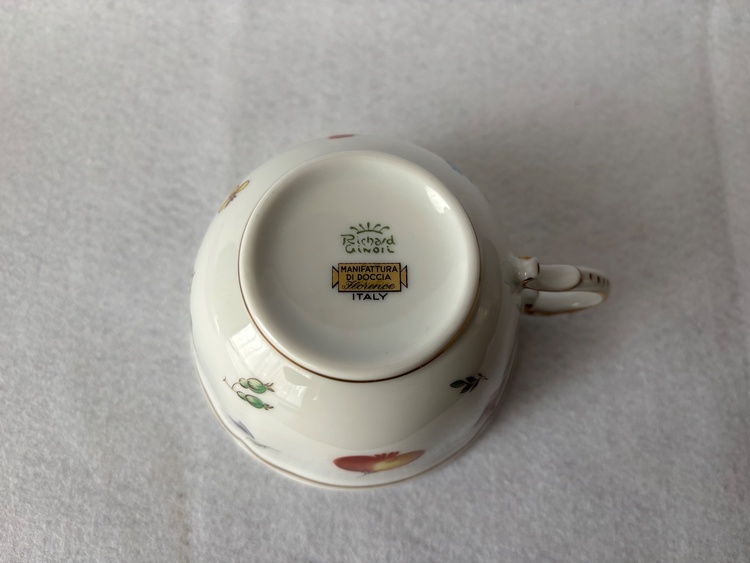 リチャードジノリ　ティーカップ＆ソーサー　イタリアンフルーツ（美術品・骨董品）の商品画像 - 査定依頼日：2026年6月11日 - 最高査定価格：10,000円