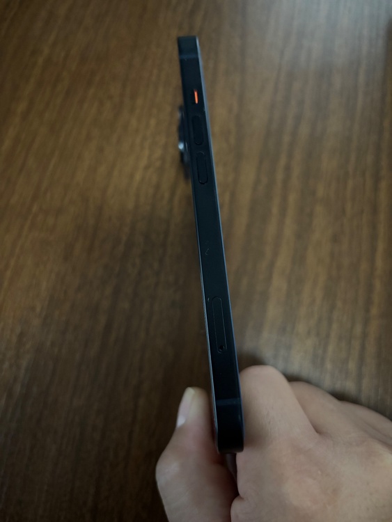 iPhone iPhone 13 128GB au（スマホ）の商品画像 - 査定依頼日：2026年8月27日 - 最高査定価格：35,500円