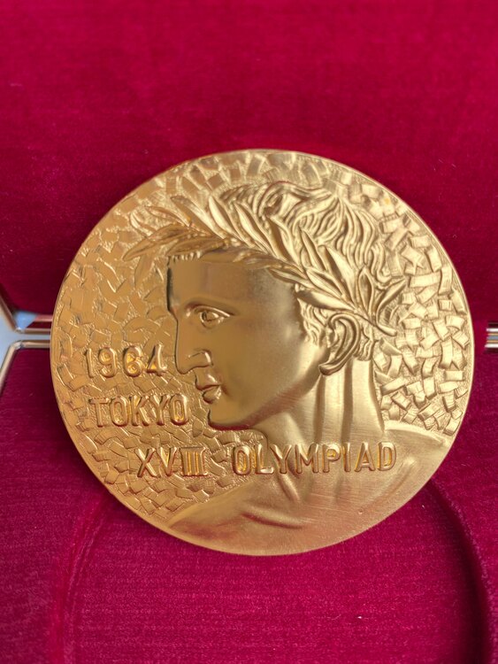 1964東京オリンピック記念メダル他（金・貴金属）の商品画像 - 査定依頼日：2024年4月23日 - 最高査定価格：10,000円
