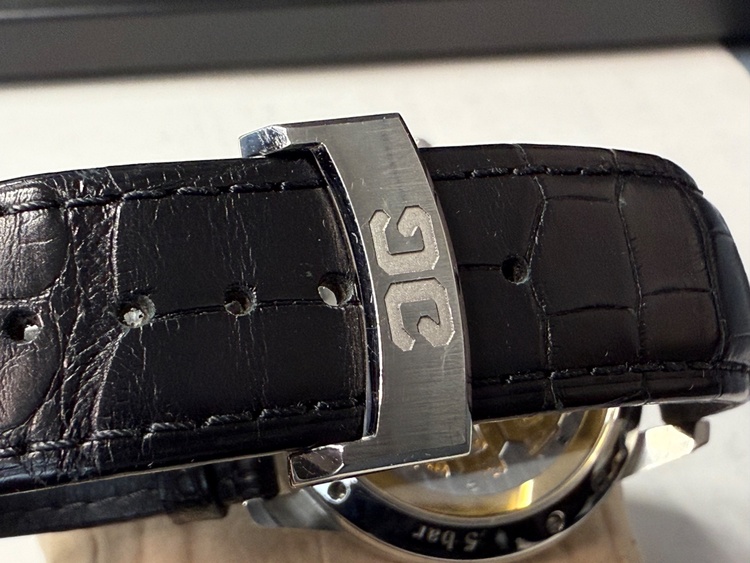 その他 その他 グラスヒュッテオリジナル　セネタ　エクセレンス　パノラマデイト　む（高級時計）の商品画像 - 査定依頼日：2026年2月8日 - 最高査定価格：800,000円