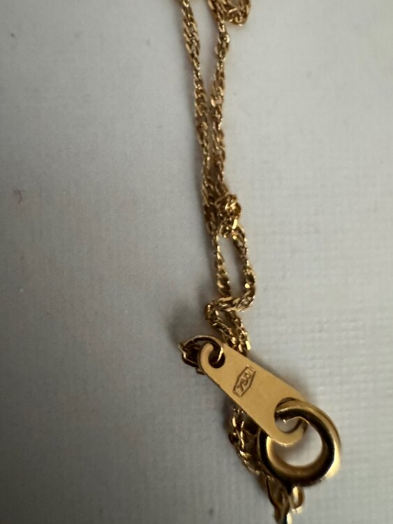 ダイヤクロスモチーフネックレス（金・貴金属）の商品画像 - 査定依頼日：2025年4月9日 - 最高査定価格：230,000円