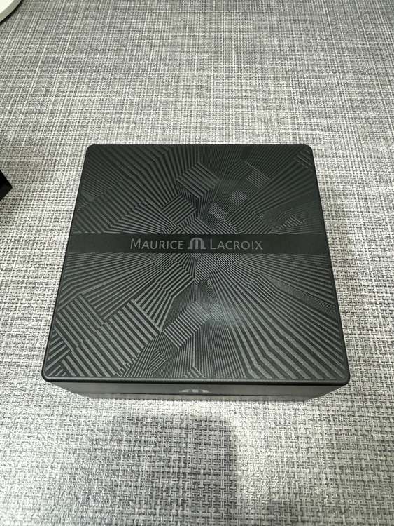 その他 その他 モーリスラクロア　Aikon Automatic 42mm Summer Edition  AI6008-SS00F-431-C（高級時計）の商品画像 - 査定依頼日：2026年3月11日 - 最高査定価格：200,000円