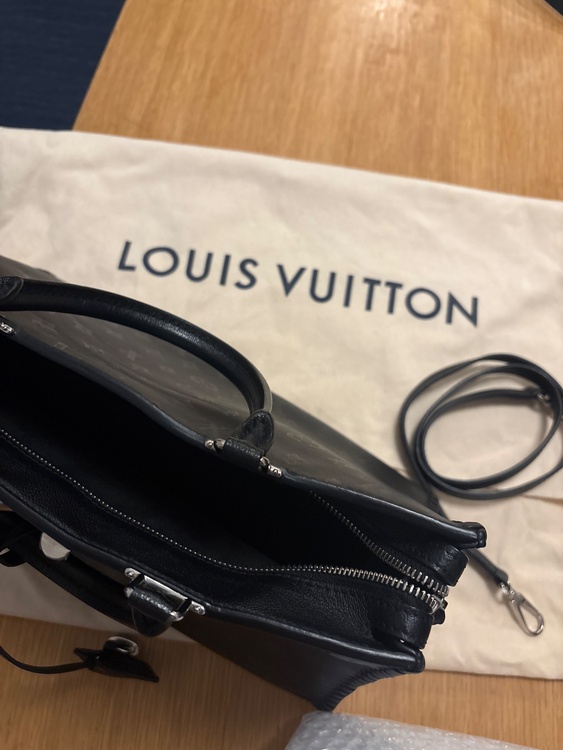 ヴァリージップトート（ブランドバッグ）の商品画像 - 査定依頼日：2026年3月11日 - 最高査定価格：140,000円