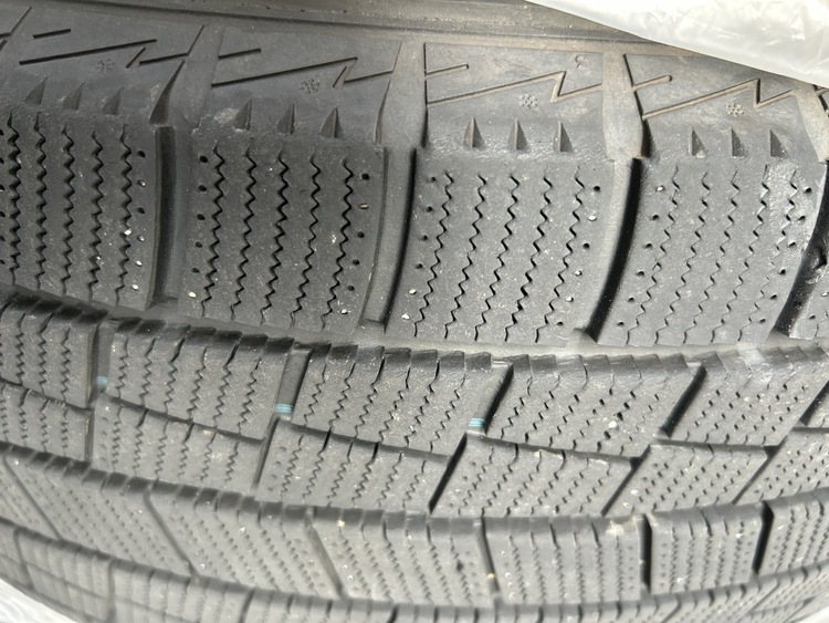 ZEETEX スタッドレス（カー用品）の商品画像 - 査定依頼日：2025年12月11日 - 最高査定価格：8,000円