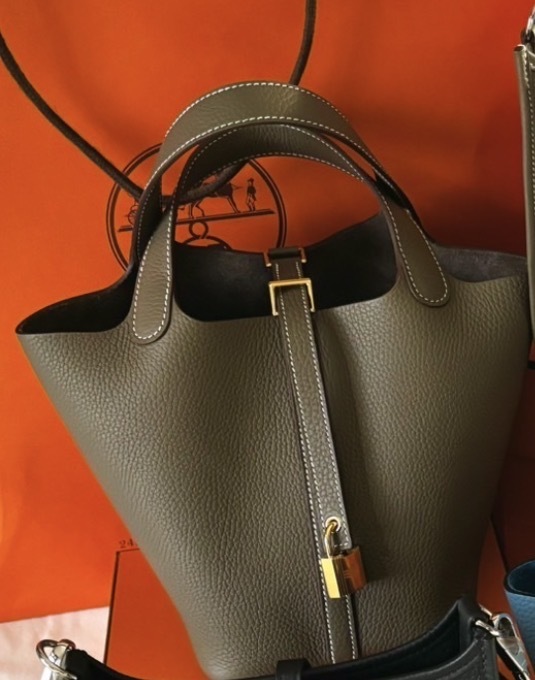 ピコタン18 エルメス エトゥープ ゴールド金具（ブランドバッグ）の商品画像 - 査定依頼日：2026年2月6日 - 最高査定価格：650,000円