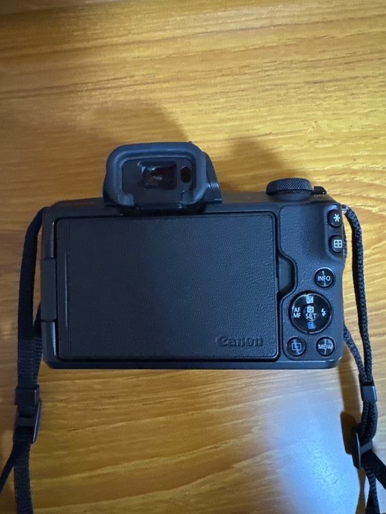 Canon EOS Kiss M（カメラ）の商品画像 - 査定依頼日：2026年7月15日 - 最高査定価格：50,000円