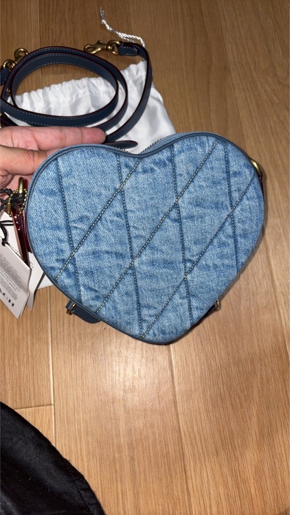 COACH（コーチ）の「ハート クロスボディ・キルティング デニム（型番：CR669）」（ブランドバッグ）の商品画像 - 査定依頼日：2026年7月28日 - 最高査定価格：100,000円