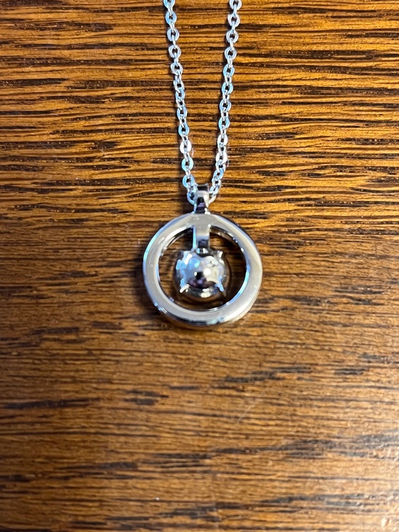 スワロフスキー（ブランド財布・小物）の商品画像 - 査定依頼日：2025年6月13日 - 最高査定価格：1,500円