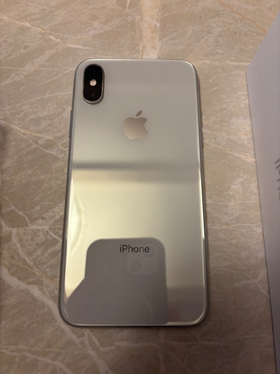 iPhone iPhoneXS 256GB docomo（スマホ）の商品画像 - 査定依頼日：2026年9月26日 - 最高査定価格：7,500円