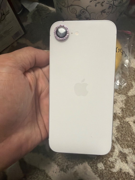 iPhone iPhone 16e 128GB au（スマホ）の商品画像 - 査定依頼日：2026年10月9日 - 最高査定価格：61,000円