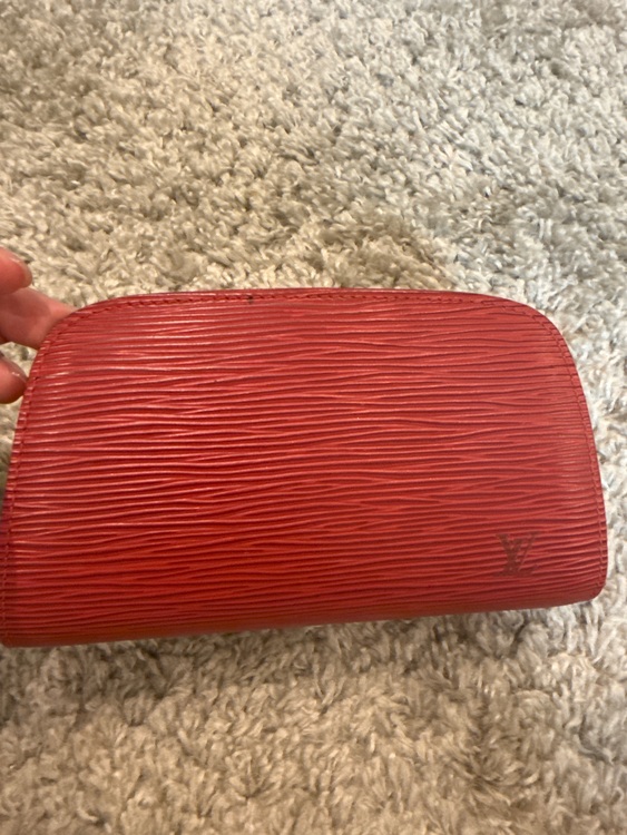 ポーチ　エピ（ブランド財布・小物）の商品画像 - 査定依頼日：2025年10月13日 - 最高査定価格：3,000円