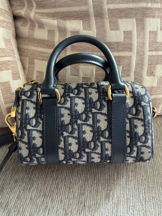 ディオール　グルーヴ 　ショルダーバッグ（ブランドバッグ）の商品画像 - 査定依頼日：2026年2月27日 - 最高査定価格：270,000円