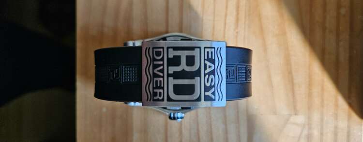 ロジェ・デュブイ イージーダイバー SED46,AUTOMVTRD14,S（高級時計）の商品画像 - 査定依頼日：2025年1月5日 - 最高査定価格：500,000円