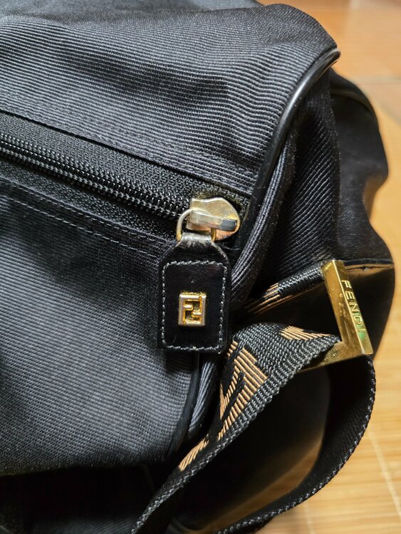 フェンディ  （ブランドバッグ）の商品画像 - 査定依頼日：2026年4月12日 - 最高査定価格：25,000円